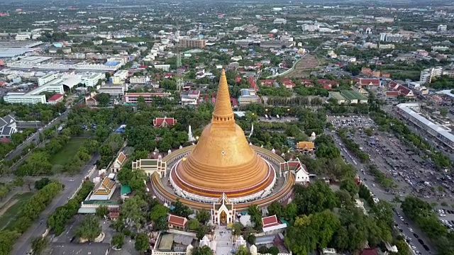 无人机拍摄的Phra Pathom Chedi在那空帕颂，泰国