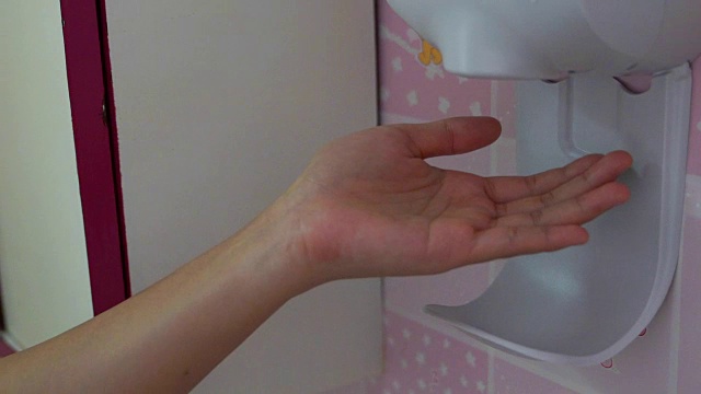 自动洗手液。