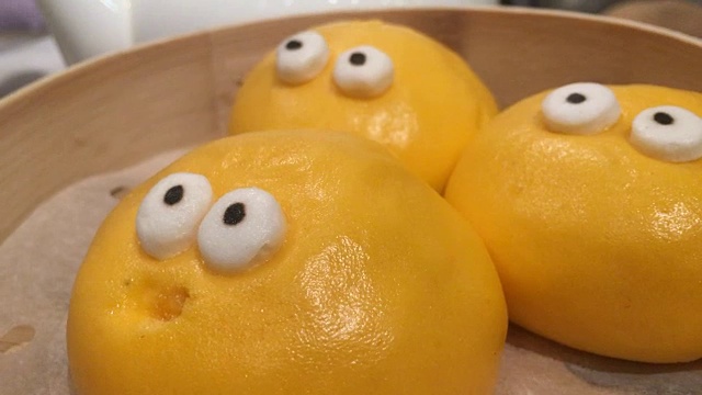 点心，甜面包，呕吐
