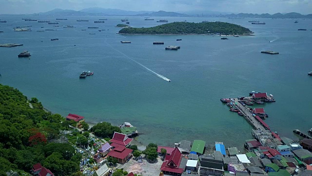 航拍位于泰国湾中部的四川岛渔村。