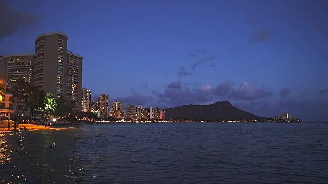 威基基海滩,晚上