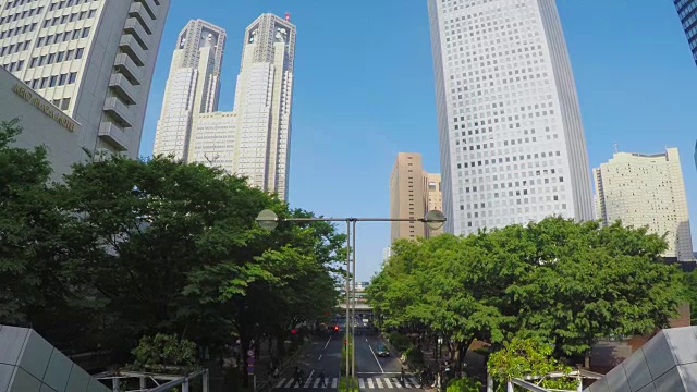 日本东京新宿区的早晨交通状况