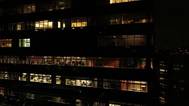 工作到深夜