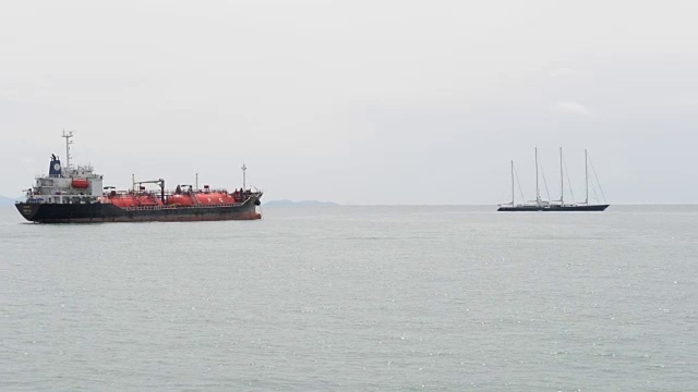 在泰国的液化石油气油轮