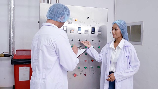 人们在工厂工作。食品生产、工业和人的理念