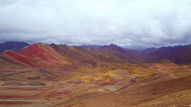 秘鲁5200米高的彩虹山