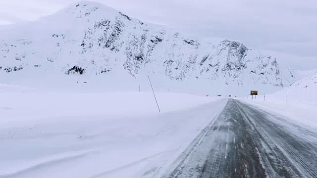 挪威冰冻的街道/公路/高速公路(冬天)