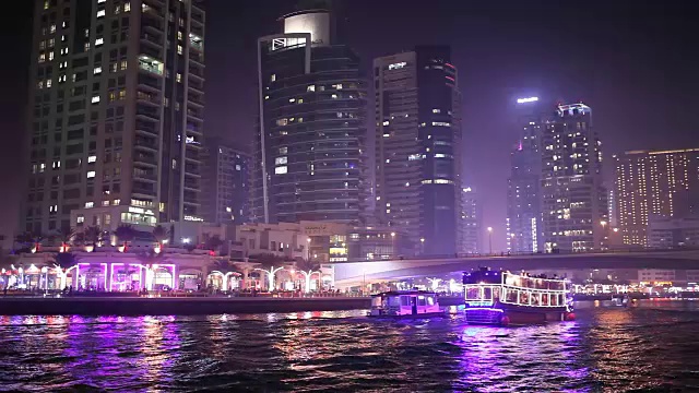 夜市，全景-迪拜码头。阿拉伯联合酋长国迪拜。