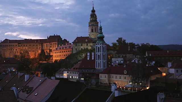 捷克共和国，Cesky Krumlov。《秋夜夜景》、《塔》、《城景》。联合国教科文组织世界遗产