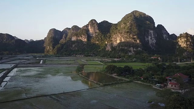 在越南山区的乡村，远离日出