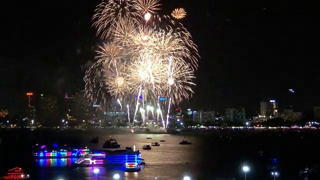 详情图-2018年泰国芭堤雅国际烟花表演