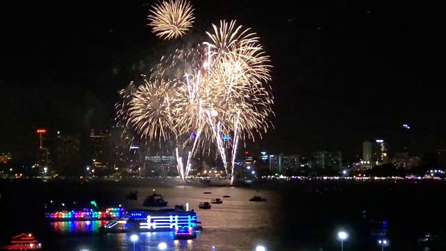 详情图-2018年泰国芭堤雅国际烟花表演
