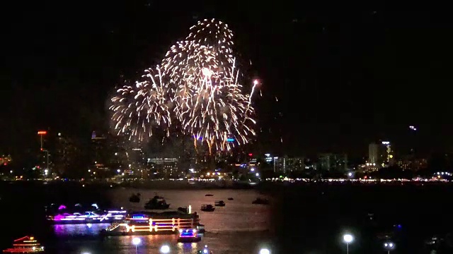 详情图-2018年泰国芭堤雅国际烟花表演