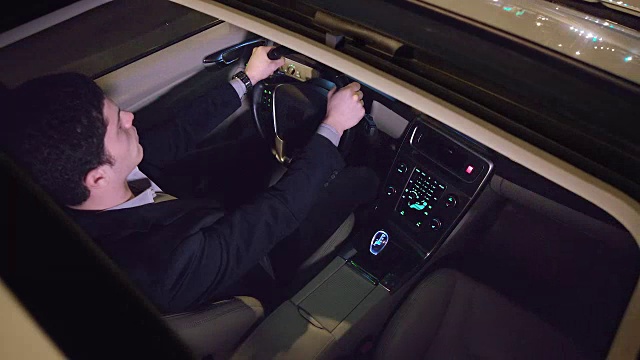 晚上开车
