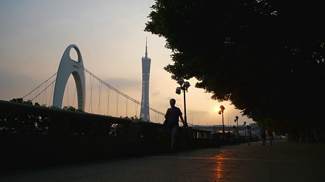 日落时分广州市著名大桥广州塔湾慢镜头全景4k