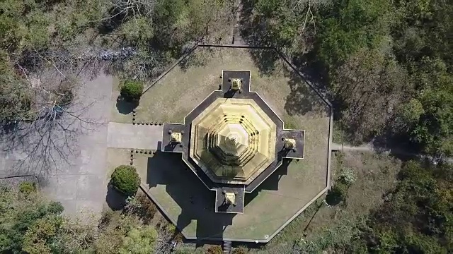 内观神龛头顶拍摄