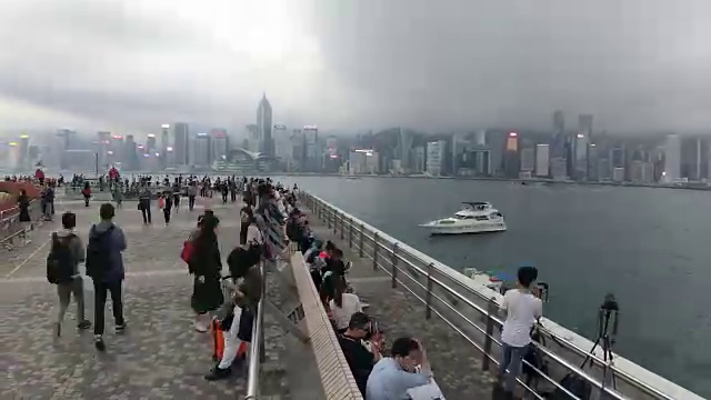 4K时间在香港维多利亚港的旅游人群假日时间