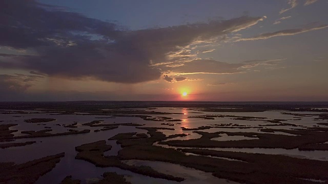 湖上的日落