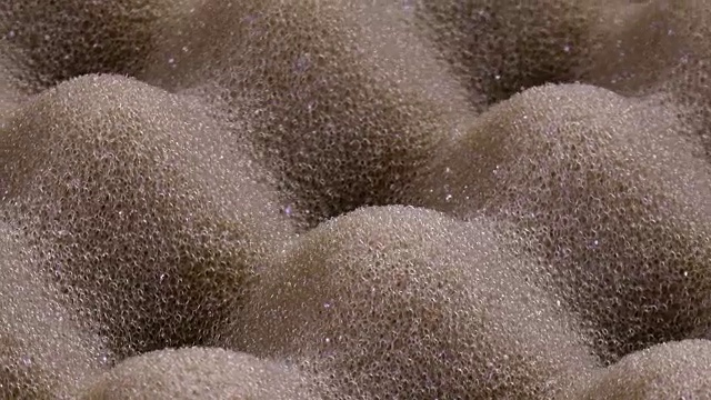 详情图-令人惊叹的凹凸不平的聚氨酯泡沫表面多孔的纹理，顺时针旋转接近。