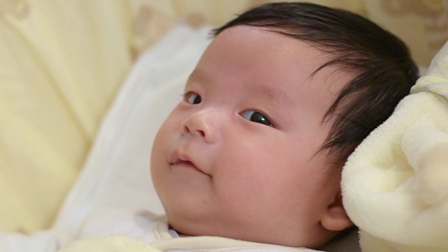 6个月男婴