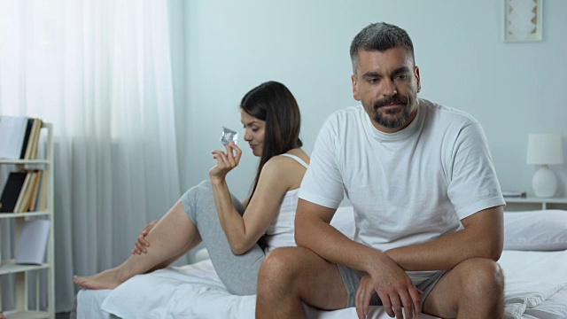 负责任的女人坚持用避孕套保护亲密关系，自私的男人拒绝