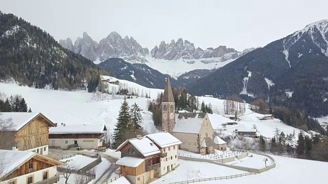 圣马达莱纳山村Dolomites, Val di Funes，意大利