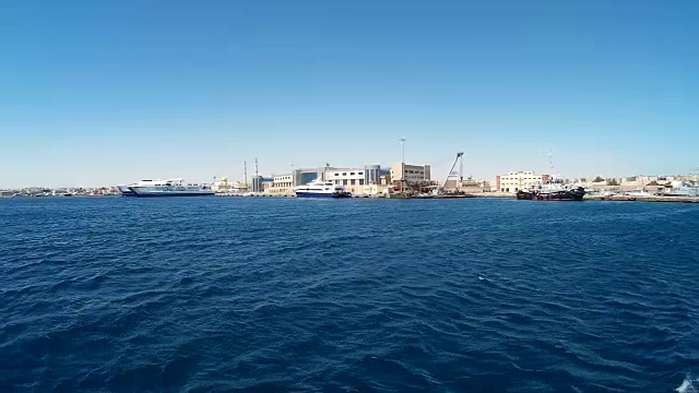 在红海上的游船之旅