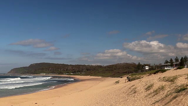 澳大利亚新南威尔士州中央海岸雪莉海滩的左至右