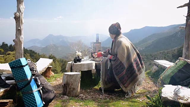 土耳其传统茶文化。在山里