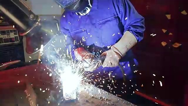 焊接在工程车间