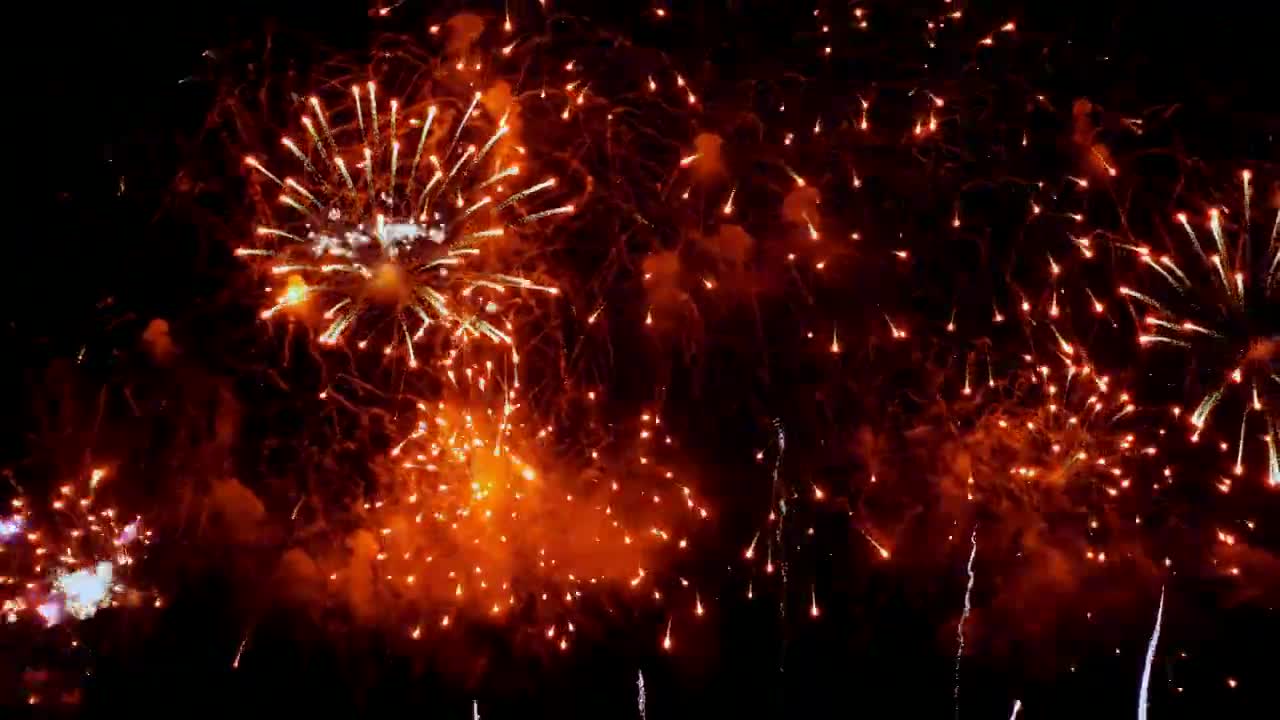 烟花在夜空中绽放